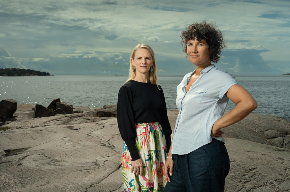 Sophia Heikkilä och Minttu Mustakallio spelar två av kvinnorna i Själarnas ö