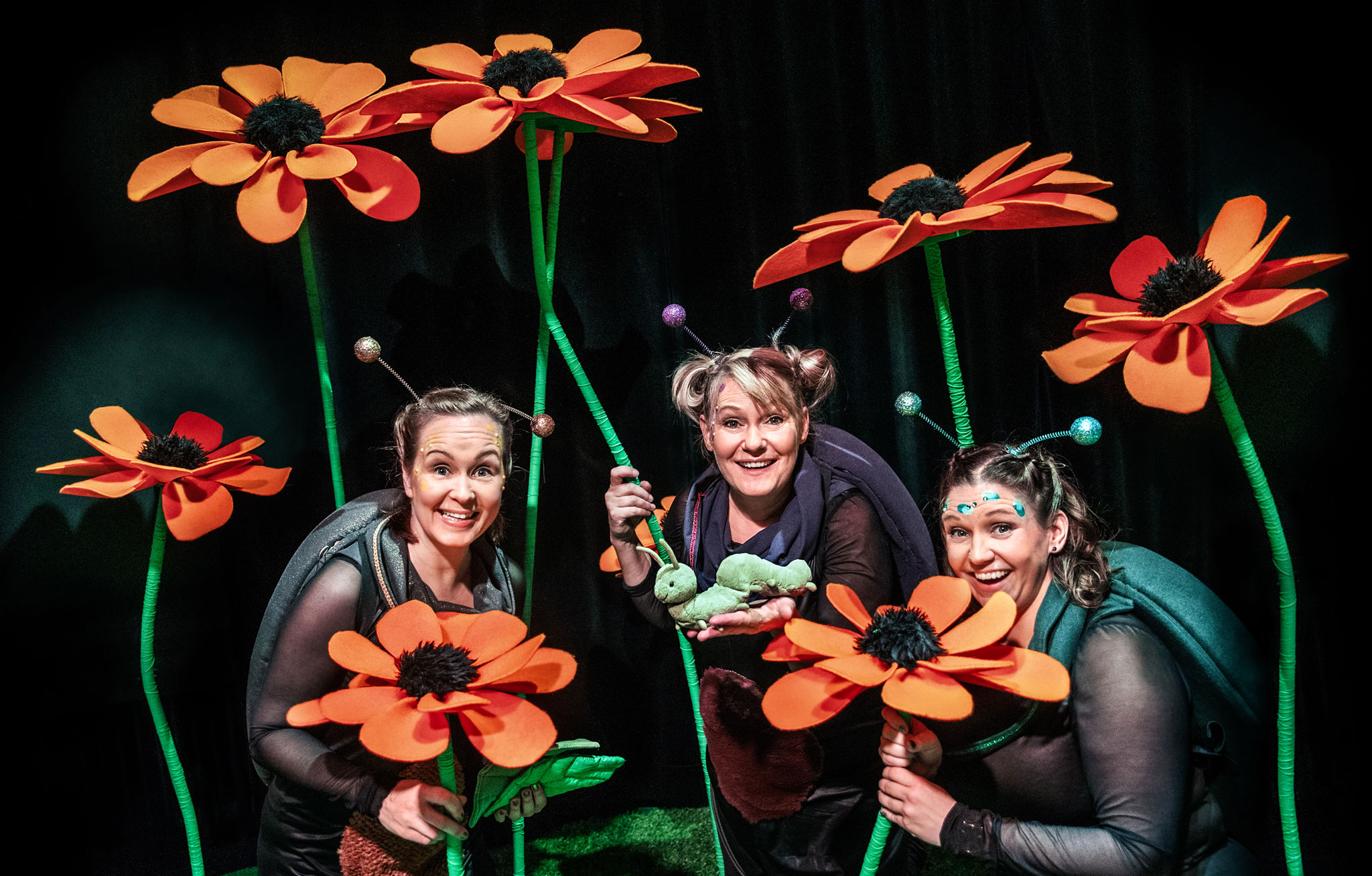 Alla tre skådespleare i På besök hos småkrypen