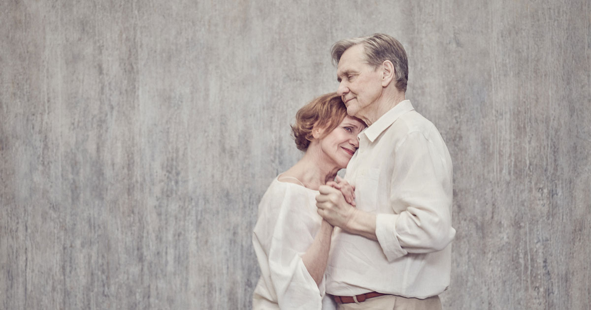 Ylva ja Asko elinikäisestä rakkaudesta ja rooleistaan näytelmässä Innan avfärd