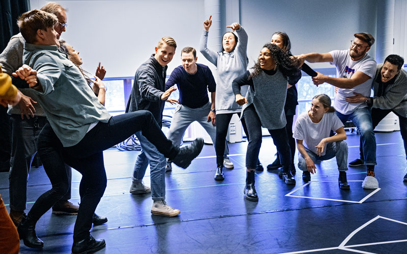 <strong>Nyt voimme paljastaa Ronja Ryövärintyttären täyden näytteljäkaartin</strong> “>
			</div>
	<div class=