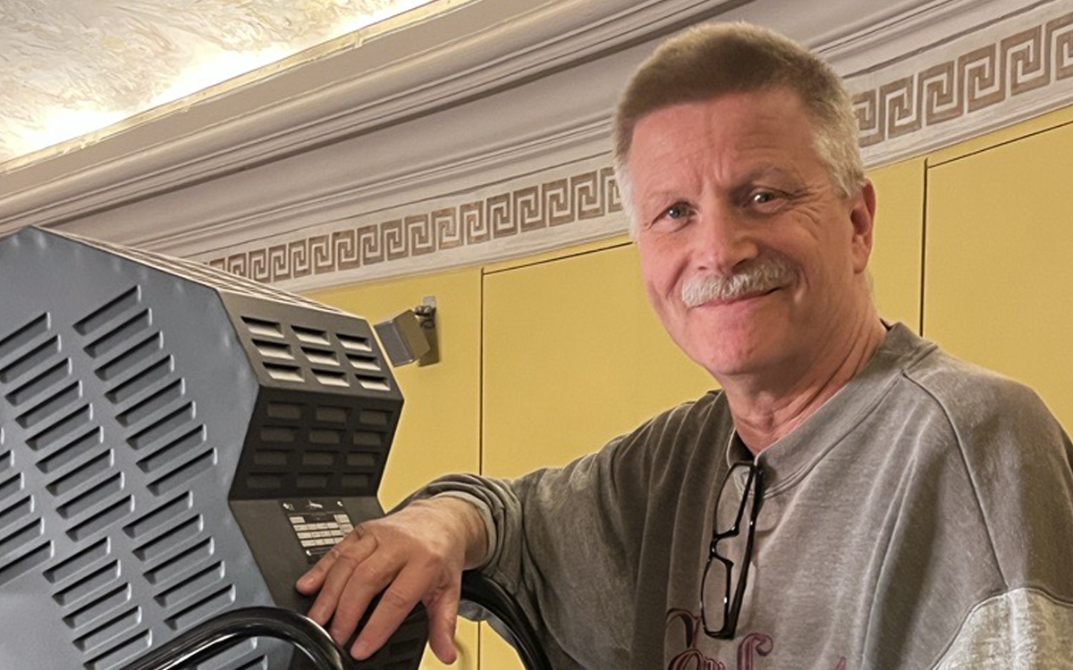 Allt ljus på Tom Kumlin efter 47 år på Svenska Teatern