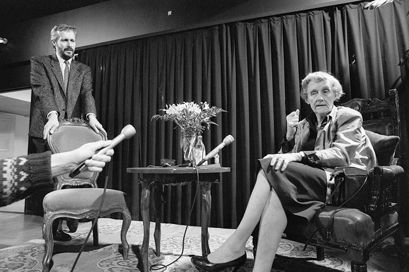 Så gav Astrid Lindgren världspremiären av Ronja Rövardotter till Svenska Teatern