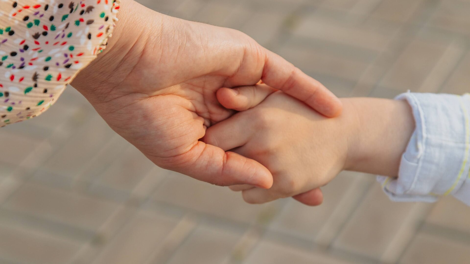 Lapset kaipaavat turvaa, jota vain aikuinen voi antaa 