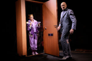 Kaisa Leppänen spelar Iris och Mikael Andersson spelar pappan