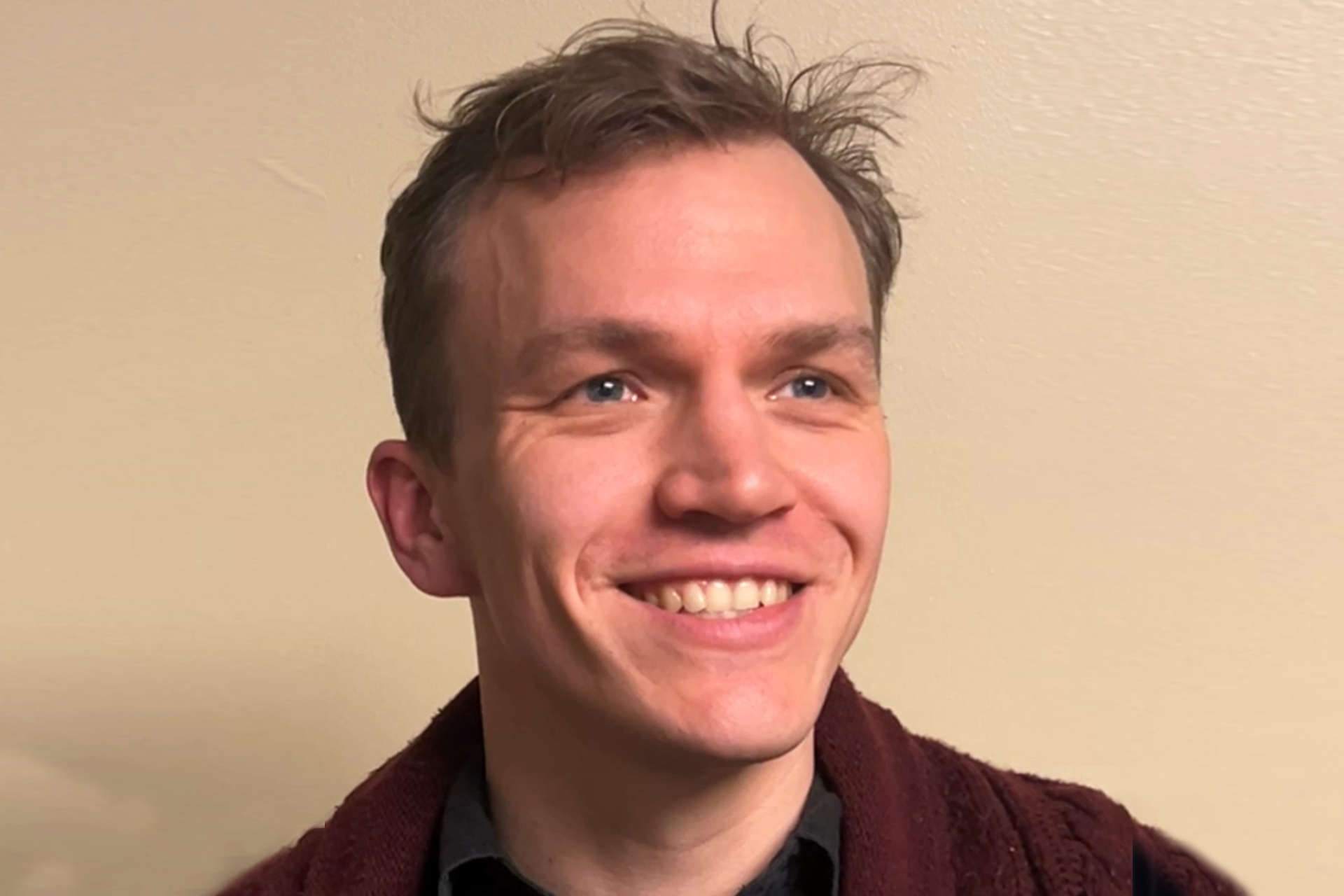 Alfred Backa kertoo aiheesta Miksi svenska? ”Kaikkien oppituntien pitäisi olla teatteria”